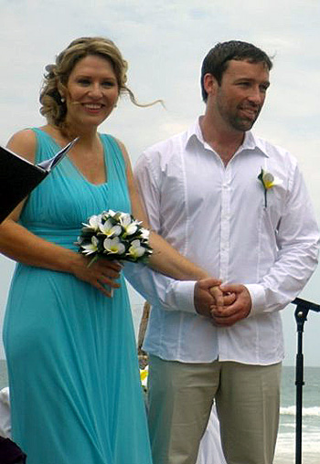 Lynda & Carl from Ireland married at Currumbin Beach Currumbin on the Southern Gold Coast.